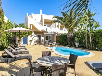 PoolOfHouse
