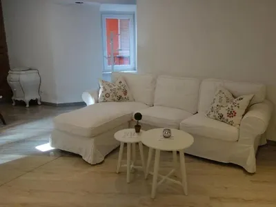 Wohnzimmer mit Blick auf die Terrasse