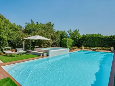 PoolOfHouse