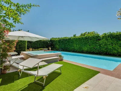 PoolOfHouse