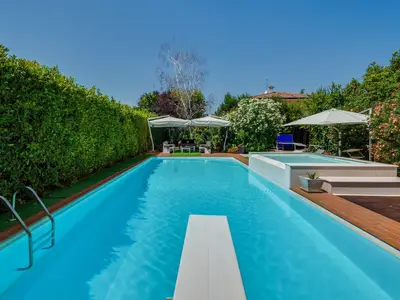 PoolOfHouse