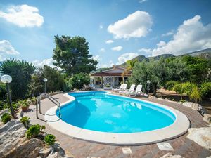 Ferienhaus für 9 Personen (150 m²) in Castellammare Del Golfo