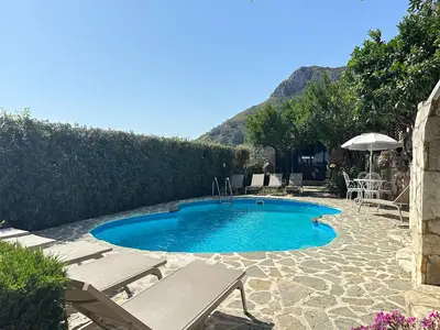 PoolOfHouse