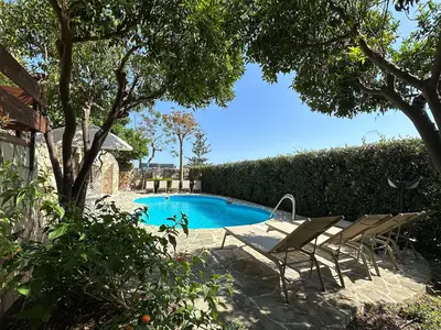 PoolOfHouse