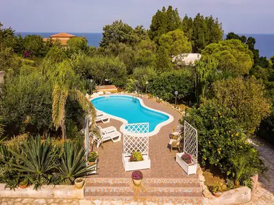 PoolOfHouse