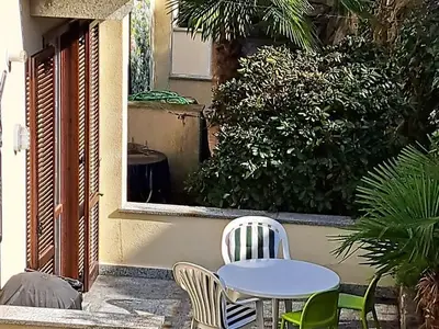 Sitzplatz und Balkon auf der Rückseite
