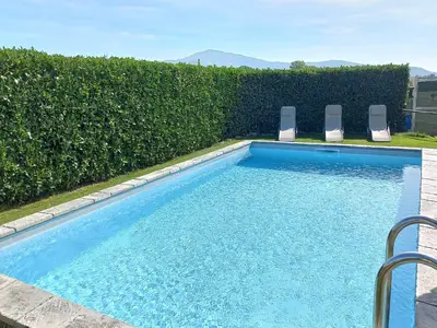 PoolOfHouse