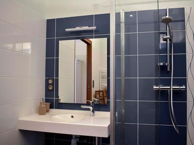 Bad/Dusche. Zimmer Arum : Bad mit bodengleicher Dusche