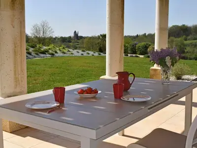 Terrasse. Mittagessen auf der Terrasse