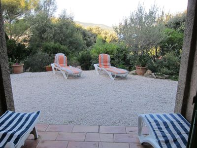 Terrasse mit Blick auf das Meer vor den Schlafzimmern