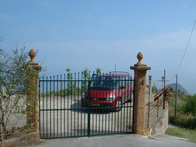 Zufahrtstor - Privatparkplatz