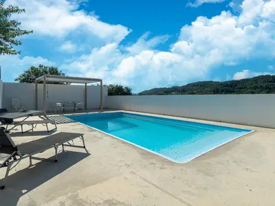 PoolOfHouse