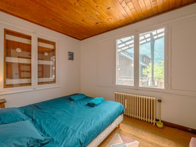 Gemütliches Schlafzimmer mit Doppelbett