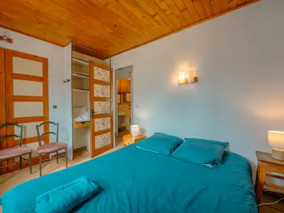 Schlafzimmer mit Doppelbett