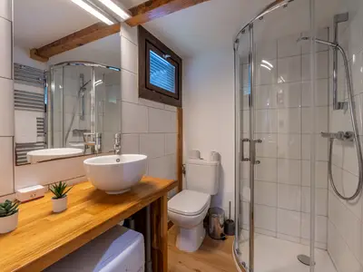 Badezimmer mit Dusche