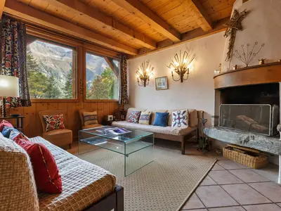 Wohnbereich mit Schornstein