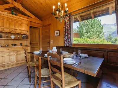 Helle und atemberaubende Aussicht auf den Essbereich