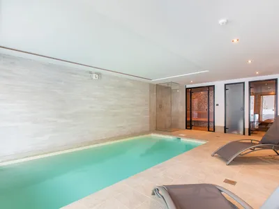 PoolOfHouse