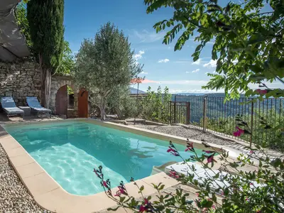 PoolOfHouse
