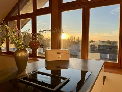 Wohnküche mit Sonnenuntergang