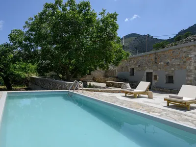 PoolOfHouse