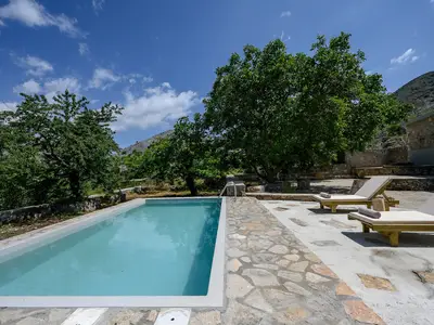 PoolOfHouse