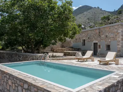 PoolOfHouse