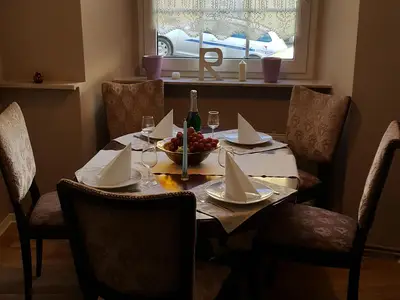 Essecke mit ausziehbarem Tisch