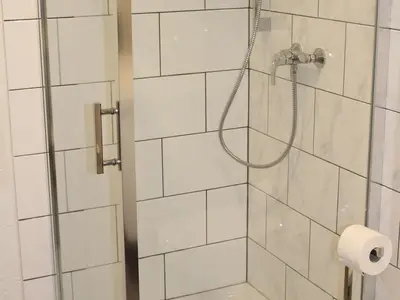 Dusche im Bad