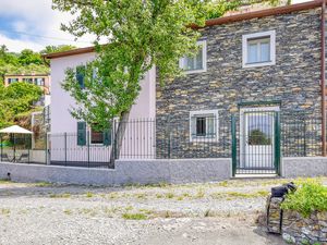 24016464-Ferienhaus-7-Cogorno-300x225-1