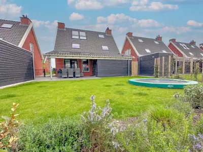 Außenseite Ferienhaus [Sommer]