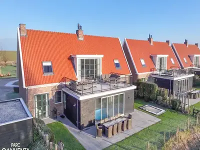 Außenseite Ferienhaus [Sommer]