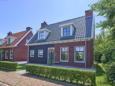 Außenseite Ferienhaus [Sommer]