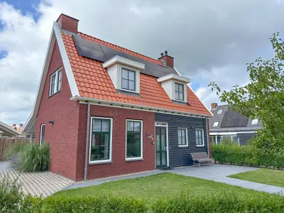 Außenseite Ferienhaus [Sommer]