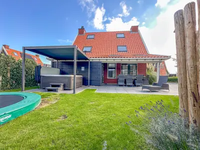Außenseite Ferienhaus [Sommer]