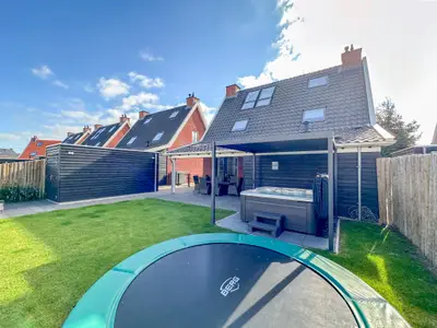 Außenseite Ferienhaus [Sommer]