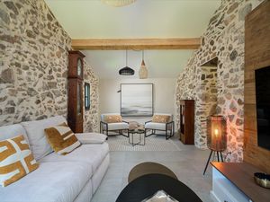 24043075-Ferienhaus-6-Collioure-300x225-1