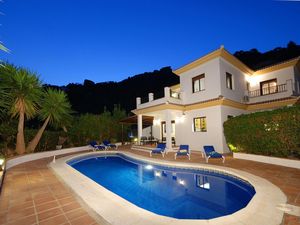 23338550-Ferienhaus-8-Comares-300x225-3