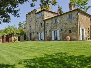 18735377-Ferienhaus-12-Cortona-300x225-2