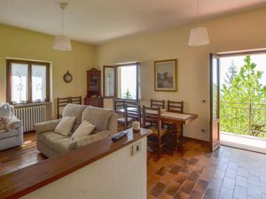 24005442-Ferienhaus-8-Cortona-300x225-2