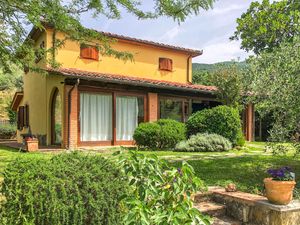 23767289-Ferienhaus-8-Cortona-300x225-1