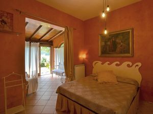 23767289-Ferienhaus-8-Cortona-300x225-4