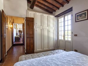 23864088-Ferienhaus-2-Cortona-300x225-4