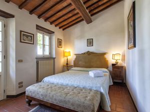 23864088-Ferienhaus-2-Cortona-300x225-5