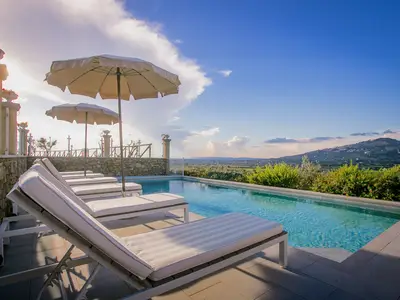 PoolOfHouse