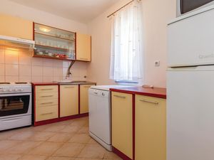 23728077-Ferienhaus-8-Crikvenica-300x225-3