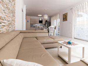 23766495-Ferienhaus-8-Crikvenica-300x225-3