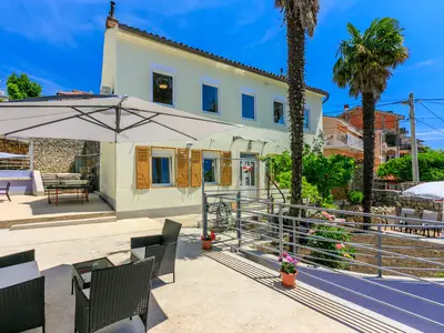 Ferienhaus für 6 Personen (150 m²) in Crikvenica 1/10