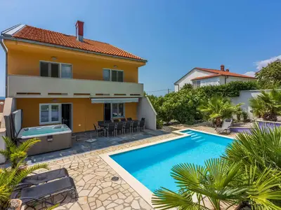 Ferienhaus für 8 Personen (185 m²) in Crikvenica 1/10