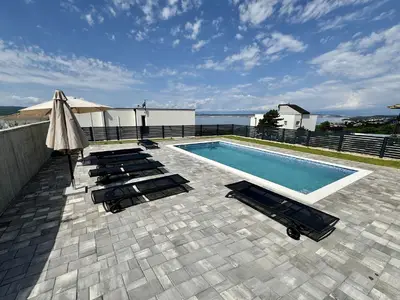 PoolOfHouse